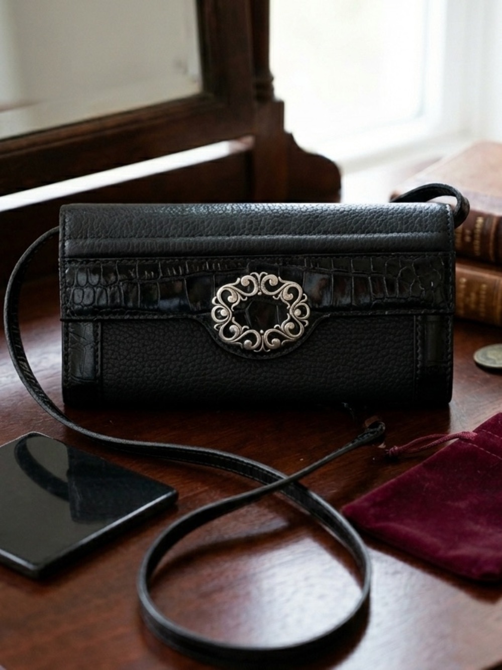 Brighton Black Pebbled Leather Croc Embossed Crossbody Detachable Strap
EUC
